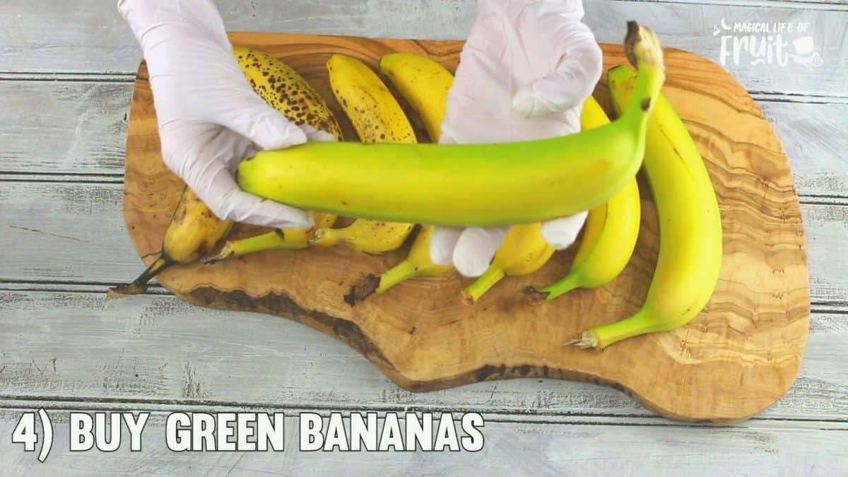 How To Keep Bananas From Turning Brown (10 GENIUS HACKS)